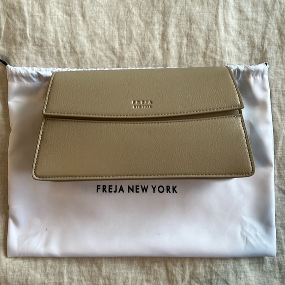 Freja New York Mini Shoulder Bag (Color Latte) - Picture 5 of 9